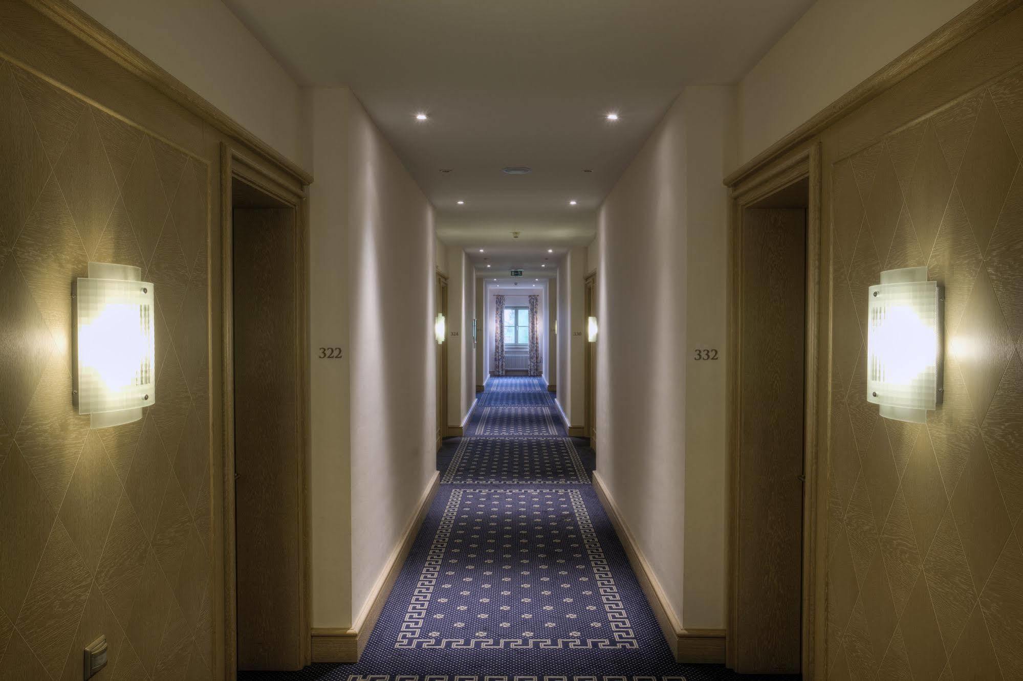 Hotel Zur Post Ашхайм Экстерьер фото