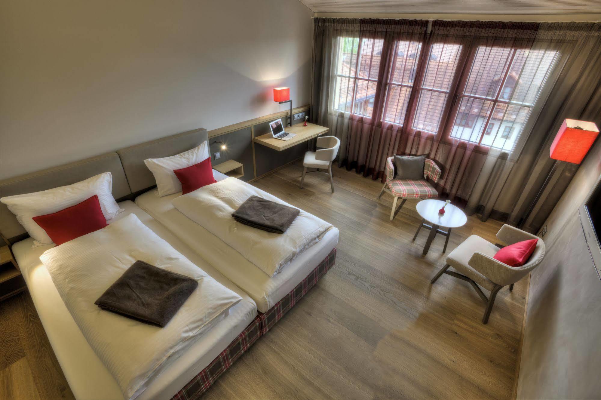 Hotel Zur Post Ашхайм Экстерьер фото